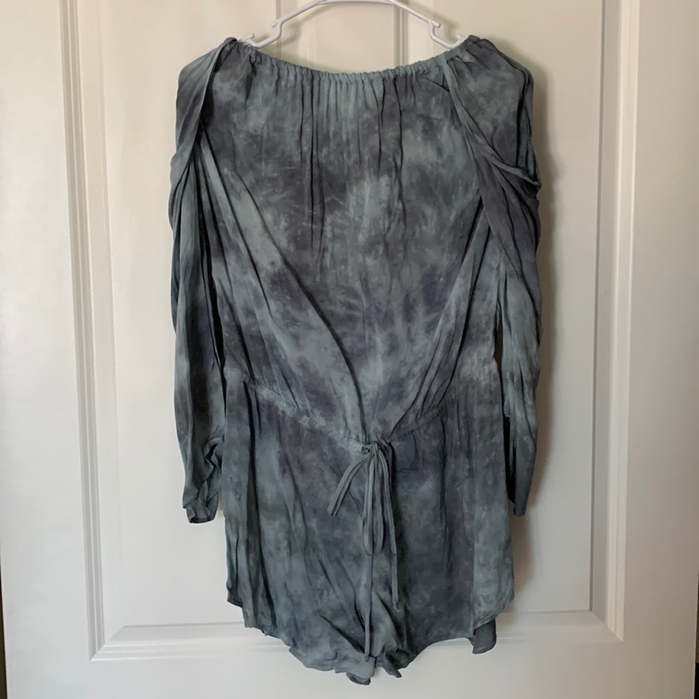 Planet Blue off the shoulder blue romper size M never worn. Brand new.